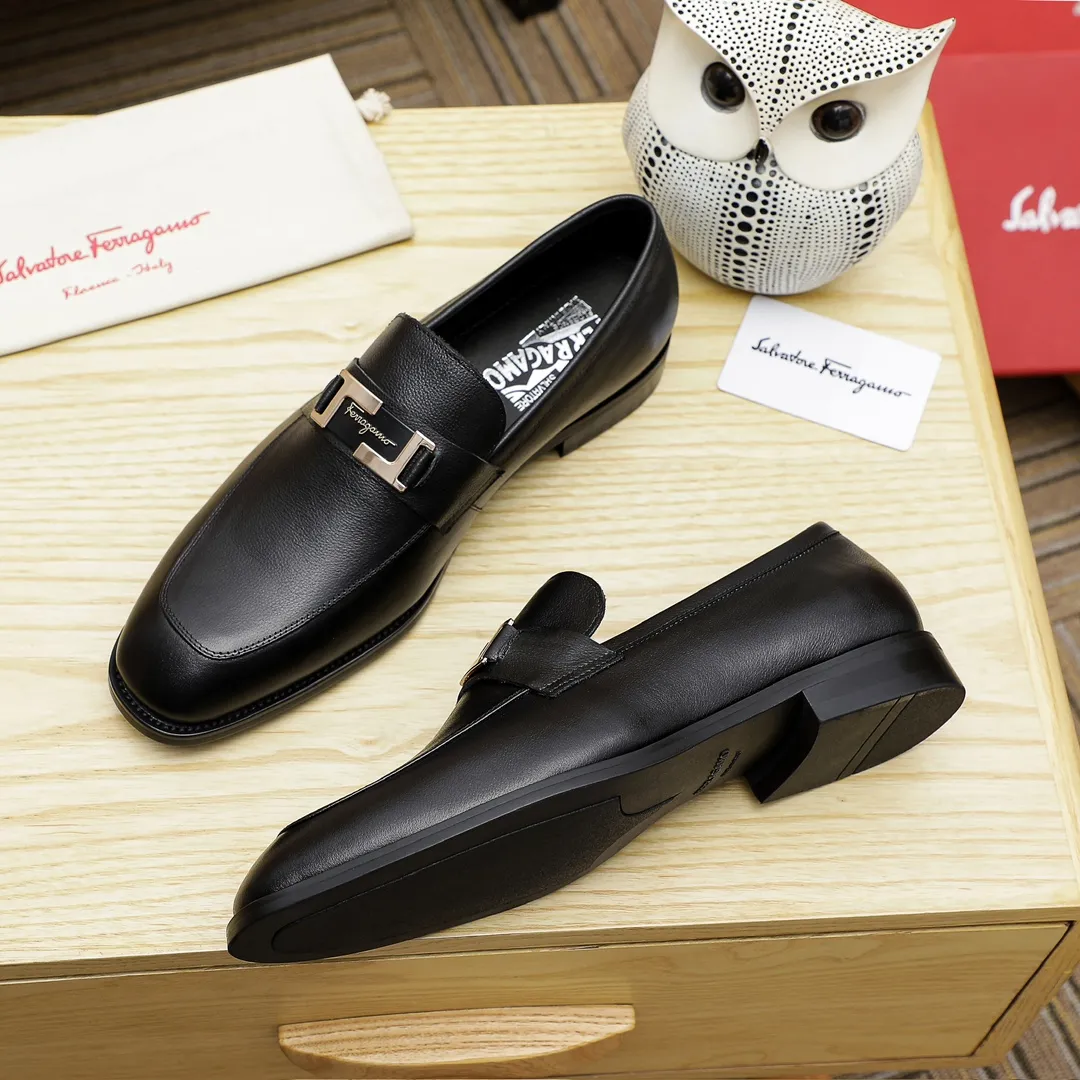 Factory price 460 🔥Ferragamo's new men's casual slip-on shoes🇨🇳Official website original 1:1 mold opening, original quality💯Fine workmanship, high-end luxury☘The upper is made of imported Italian first-layer cowhide🌴Water-dyed🐂Leather lining🍓Rubber wear-resistant and non-slip outsole, breathable and comfortable to wear🍍The first choice for high-grade men, black is optional! Code number 38-44 (45.46. Can be customized)